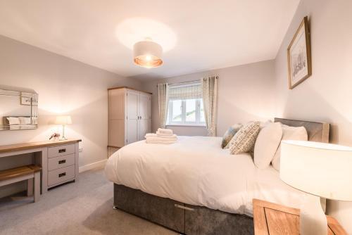 Little Petherick Villa Sleeps 12 With Wifi