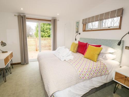 2 Meadow Retreat