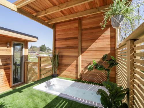 24 Meadow Retreat