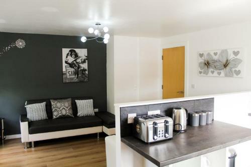 Two Bedroom Liverpool Apartment By Top House
