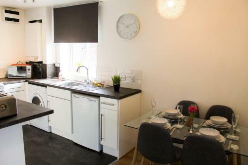 Two Bedroom Liverpool Apartment By Top House