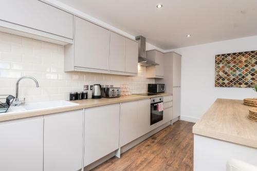 Prestige Stay Aparthotel - Cavern Quarter Party Apartments