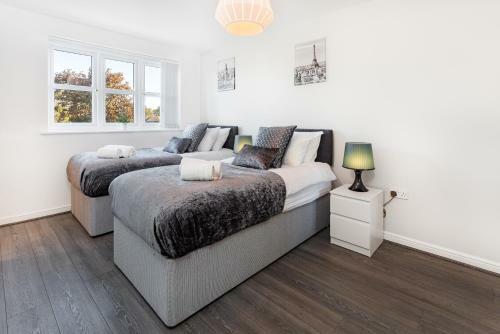 Spacious Contractor House For Large Groups - Private Parking By Liverpool Short Stay