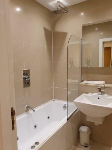 Key Worker Contractor Apartments Liverpool L1