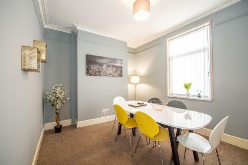 Apartamento Large Contractor & Worker House - Free Parking - By Comfyworkers