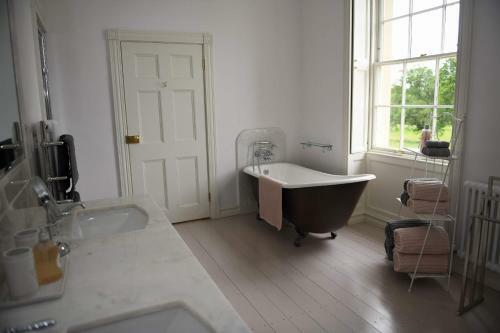 Bed & Breakfast Llwynhelig Manor