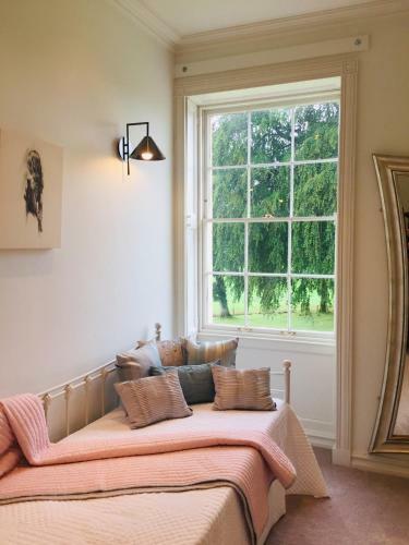 Bed & Breakfast Llwynhelig Manor