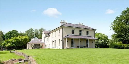 Bed & Breakfast Llwynhelig Manor