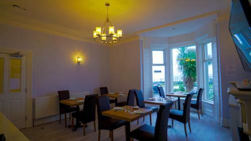 Hostal Carmel House