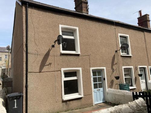 Beachside Cottage - Delightful 3 Bedroomed Cottage