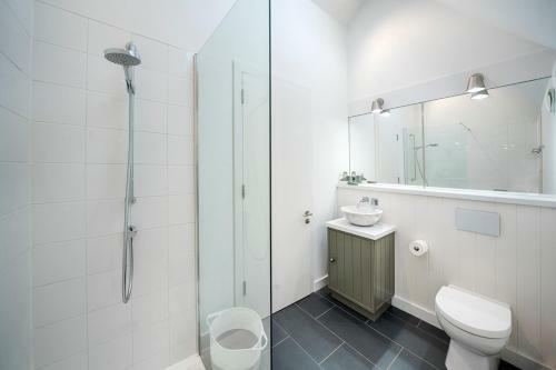 Llangoedmor Villa Sleeps 10