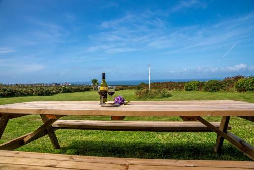 Western Watch - Sea Views, Pets Accepted, Sleeps 6