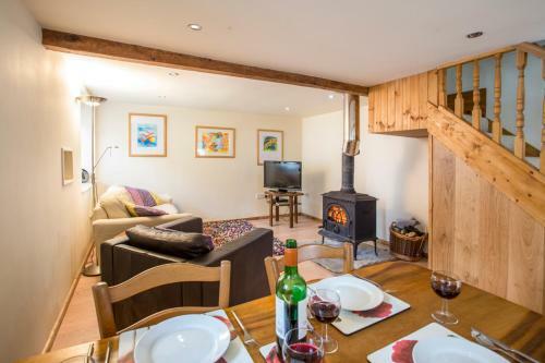 Long Sutton Villa Sleeps 13 With Pool