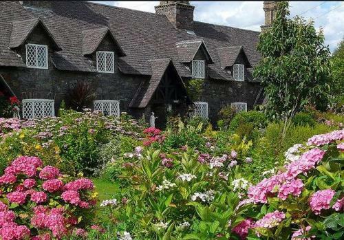Eaves Cottage