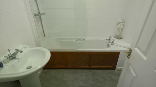 1 Woodroffe Meadow