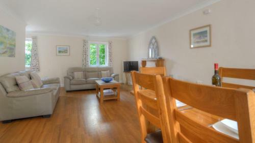 1 Woodroffe Meadow