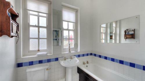 1 The Old Posthouse