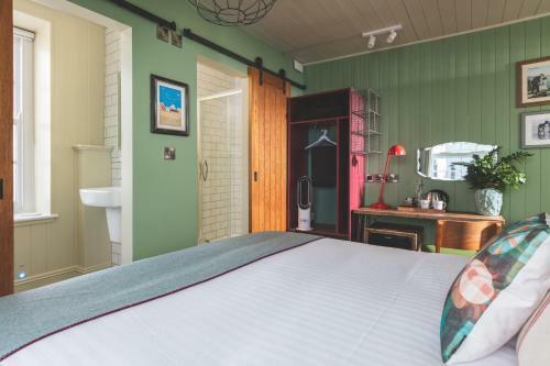 Posada Rock Point Inn
