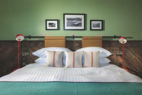 Posada Rock Point Inn