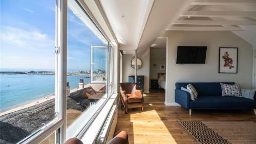 3 Beach Way House