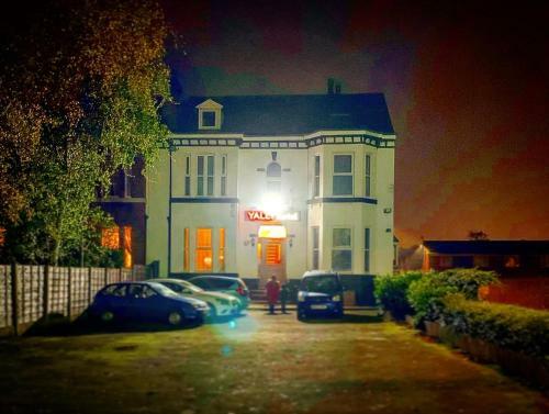 Hostal Yally Hotel