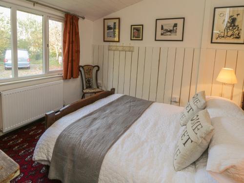 4 Bulmer Farm Lodge
