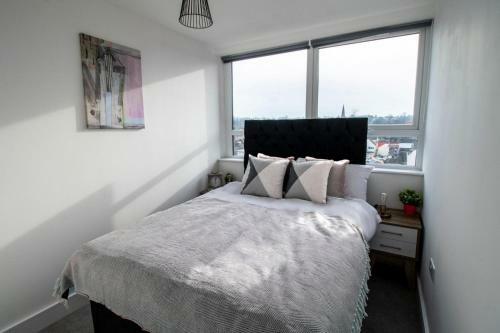 Central & Spacious Maidstone Apartment By Comfyworkers