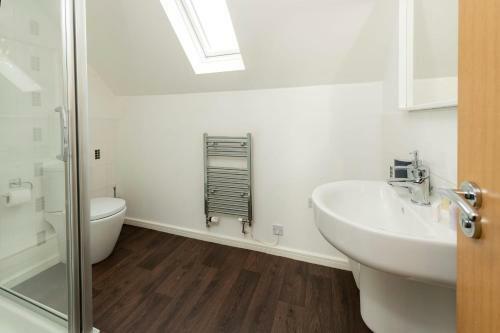 Guestready - Family Home In Salford