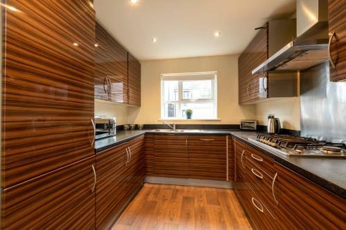 Guestready - Family Home In Salford