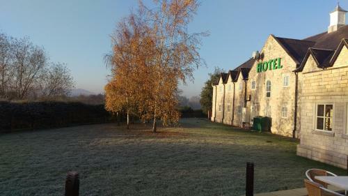 Best Western Plus Pastures Hotel
