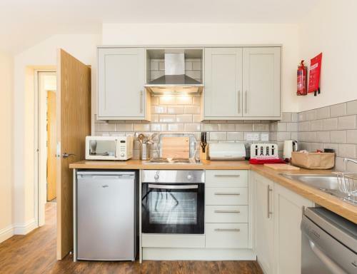 Stayford Apartments, Meriden - Near Nec