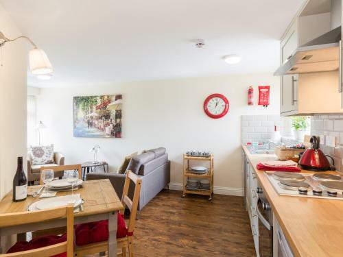 Stayford Apartments, Meriden - Near Nec