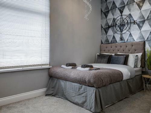 Haddon House Sleeps 7 - Workstays Uk