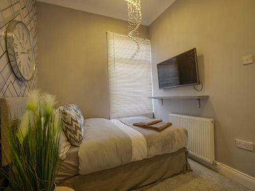 Haddon House Sleeps 7 - Workstays Uk