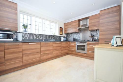 8 Angel Yard, Midhurst