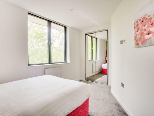 Delightful Apartment In Milton Keynes Near Snozone