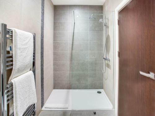 Delightful Apartment In Milton Keynes Near Snozone