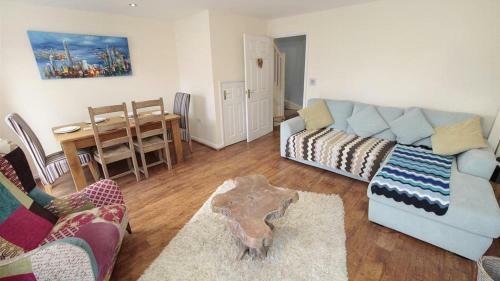 312 William Gammon Dr, Limeslade