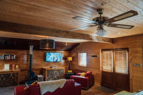 Donard Shadow Lodge
