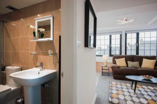 Apartamento Oakstays - Bright, Spacious Gem