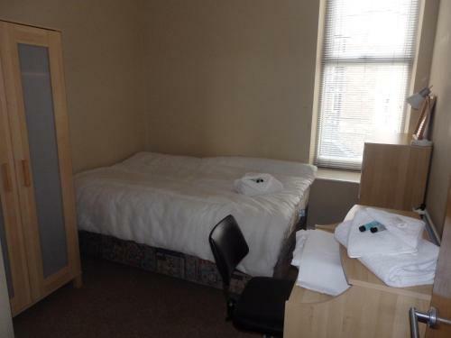 Jesmond Two Bedroom Apartment With Free Parking