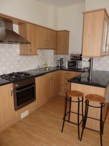 Jesmond Two Bedroom Apartment With Free Parking