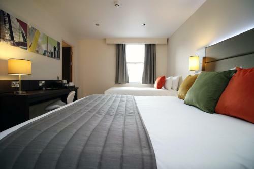 Posada Silurian Hotel By Staybc Family 3