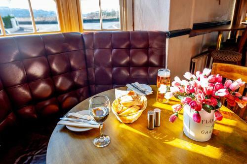 Hotel The Ship Inn Caerleon