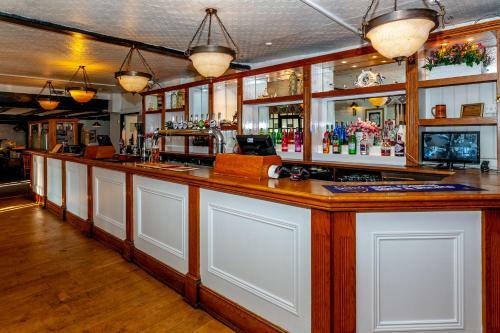 Hotel The Ship Inn Caerleon