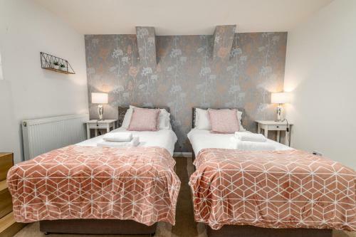 Spacious Contractor House For Large Groups - Private Parking By Comfy Workers