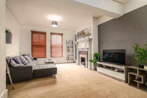 Spacious Contractor House For Large Groups - Private Parking By Comfy Workers
