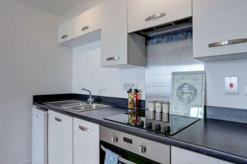 Apartamento Newly Renovated Riverside Flat W/ Private Balcony