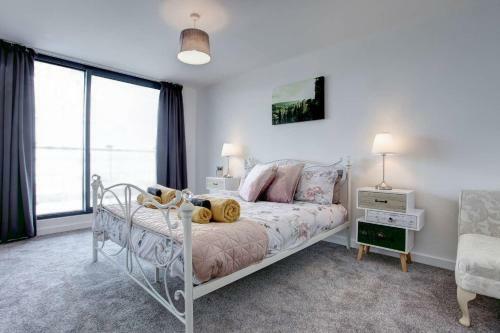 Apartamento Newly Renovated Riverside Flat W/ Private Balcony
