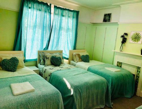 Nottingham Jireh Villa, City Center, Parking
